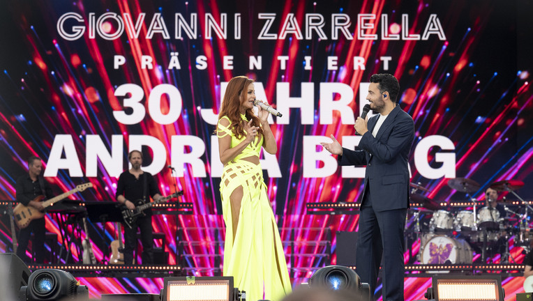 Andrea Berg und Giovanni Zarrella beim großen Open-Air-Konzert in Aspach.
Copyright: ZDF/Sascha Baumann

