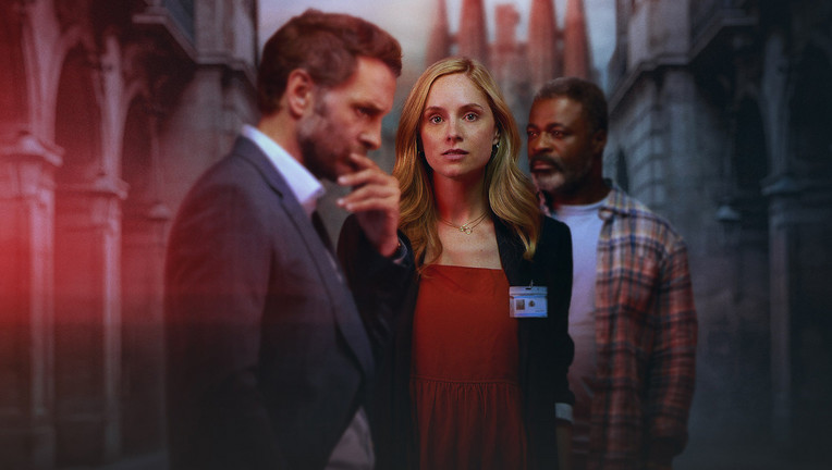 v.l.: Sam Henderson (Steven Cree), Laura Simmonds (Sophie Rundle), Colin Sutherland (Danny Sapani)
ZDF/ BBC Studios