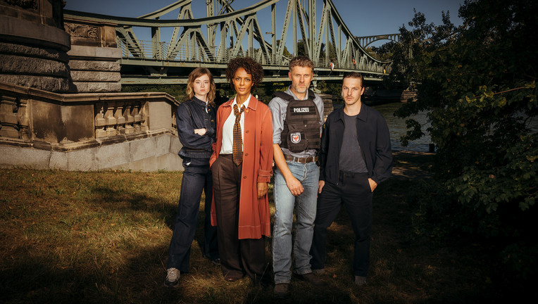Jasna Nowak (Linda Belinda Podszus), Dena Paulos (Dennenesch Zoudé), Max Zeller (Jens Atzorn), Lennard Rösken (Anton Dreger)
Foto: ZDF/Xiomara Bender