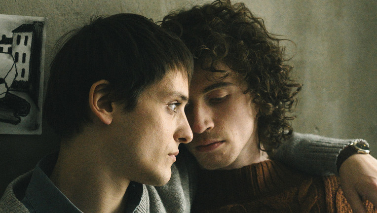 Heiko (Evangelos Tsarkowistas, l.) und Dirk (Benjamin Viziotis, r.) gelten als unzertrennliches Paar / Nutzung des Bildes in Zusammenhang mit der Sendung inkl. Social Media. 