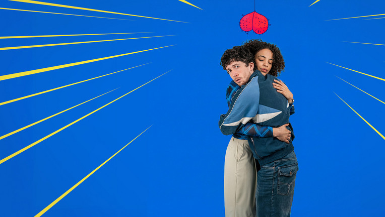 Noemi (Naomi Simmonds) und Julian (Maximilian Mundt).
ZDF/Adrian Gross