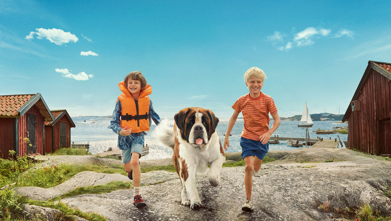 Tjorven (Vega Åhman, l.) Hund Bootsmann und Pelle (Elton Larsson, r.)
ZDF/Petrus Sjövik©SF Studios