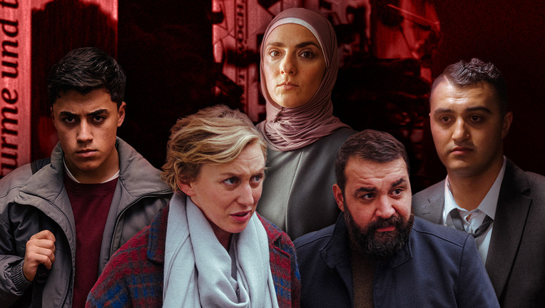 Im Vordergrund: Karla (Franziska Machens) und Eren (Sahin Eryilmaz) ; im Hintergrund von links: Ahmad (Rasmi Mohammed Nasrallah), Sahra (Seyneb Saleh), Can (Mücahit Altun
ZDF/Luis Engels / Tilo Wandelt / Christian Mario Löhr / [M] Kollektiv Zwo