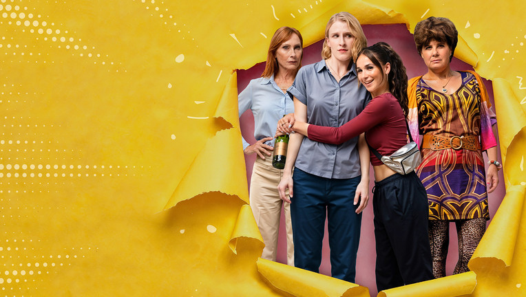 v.l.: Monika Giesinger (Andrea Sawatzki), Sandra Giesinger (Klara Lange), Sandy Koslowski (Cosima Henman) und Gabi Koslowski (Anita Vulesica). 
ZDF/Michael Kötschau/ [M] Vielfein