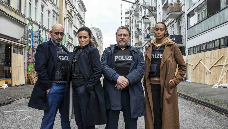 Von links: Kaplan (Özgur Karadeniz), Tülay (Idil Üner), Erichsen (Armin Rohde), Lulu (Sabrina Ceesay)
ZDF/Marion von der Mehden