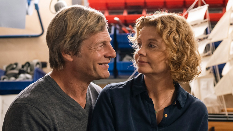 Lutz Schmitz (Henning Baum) hat Geburtstag, doch Bärbels (Annette Frier) Gedanken sind bei einem mysteriösen Hilferuf, der sie erreicht hat.
ZDF/ Martin Rottenkolber