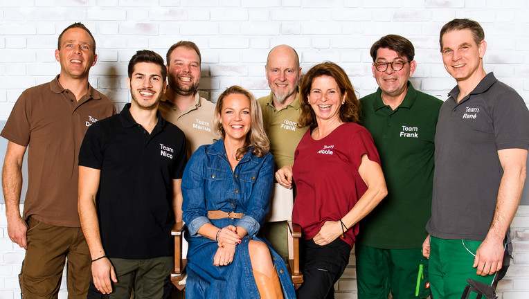 Von links: Dennis Thiele, Nico Sollazzo, Marius Surmann, Eva Brenner, Frank Egger, Nicole Johag, Frank Riese und René Pütz Copyright: ZDF/Julia Feldhagen