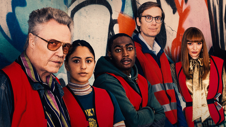 Von links: Frank (Christopher Walken), Rani (Rhianne Barreto), Christian (Gamba Cole), Greg (Stephen Merchant), Gabby (Eleanor Tomlinson)

ZDF/Gavin Bond / [M] FeedMee