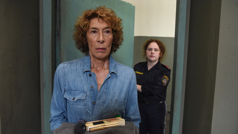 BU: Gloria Almeda (Adele Neuhauser) wurde zu 15 Jahren Haft für den Auftragsmord an ihrem Gatten verurteilt. Im Gefängnis schmiedet sie einen Racheplan.

Copyright: ZDF/Hubert Mican