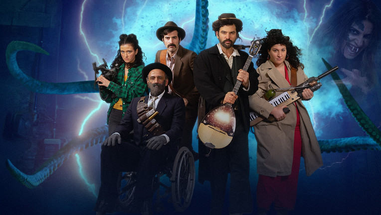 Hekate (Sofia Koliofotos), Hektor (Samy Challah), Marcos (Pavlos Kourtidis), Paris (Jasin Challah), Alitheia (Fevronia).
ZDF/ Nina Poppe / Mikko Beste