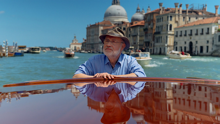 Harald Lesch auf dem Canal Grande in Venedig.
ZDF/Tom Bresinsky