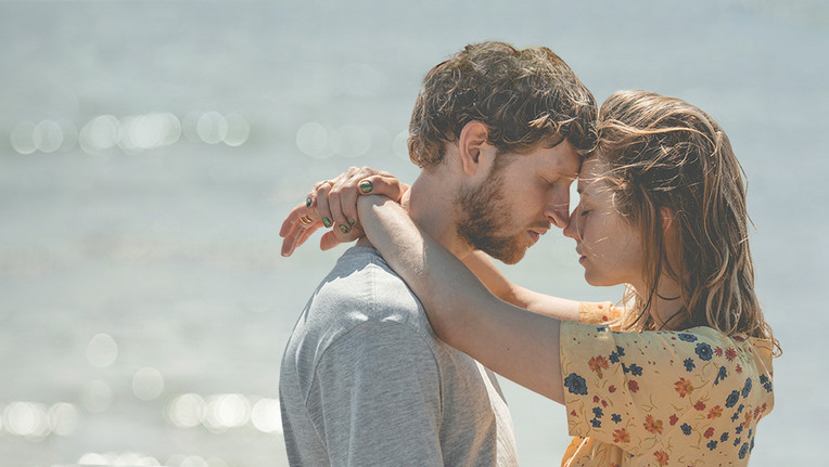 Für einen kurzen Moment vergessen Emma (Kristine Kujath Thorp) und Vitus (Mads Reuther) ihre Sorgen und genießen die Zeit zusammen.
ZDF/Camilla Winther