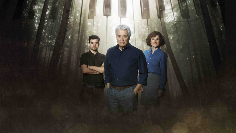 Von links: Jan Kettler (Lucas Reiber), Johannes Fischer (Henry Hübchen), Konstanze Satorius (Victoria Trauttmansdorff).
ZDF/Marion von der Mehden