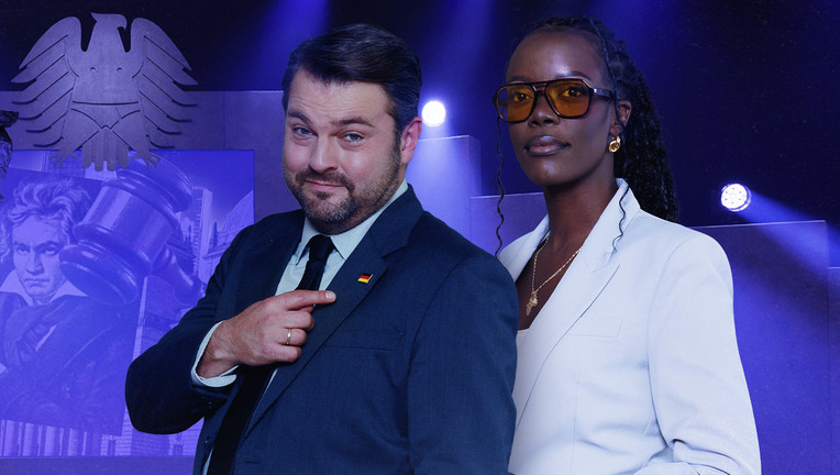 Das Moderationsduo Anna Dushime und Schlecky Silberstein.
ZDF/Frédéric Batier