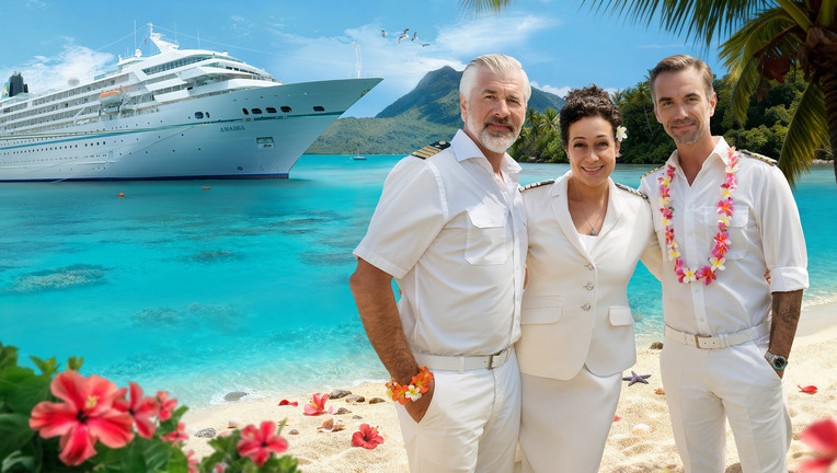 v.l.: Staff-Kapitän Martin Grimm (Daniel Morgenroth), Hanna Liebhold (Barbara Wussow) und Kapitän Max Parger (Florian Silbereisen)
ZDF/ Dirk Bartling/ [M] Dyrdee