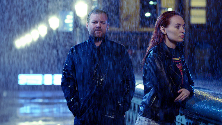 Lloyd (Stephen Jones), Áine (Elva Trill)
Deadpan Pictures / [M] FeedMee