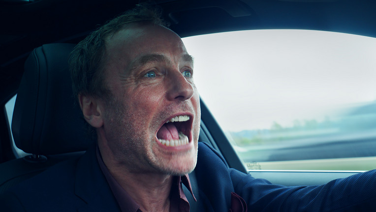 Karsten Drechsler (Mark Waschke) ist zu spät dran für sein Meeting.

Copyright: ZDF/Rebecca Meining