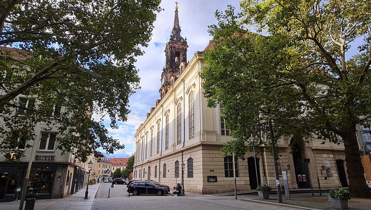 Der Gottesdienst zur Eröffnung der EKD-Synode aus der Dreikönigskirche in Dresden steht unter dem Motto "Die Zeit ist jetzt!".
Copyright: ZDF und Georg von Breitenbuch.