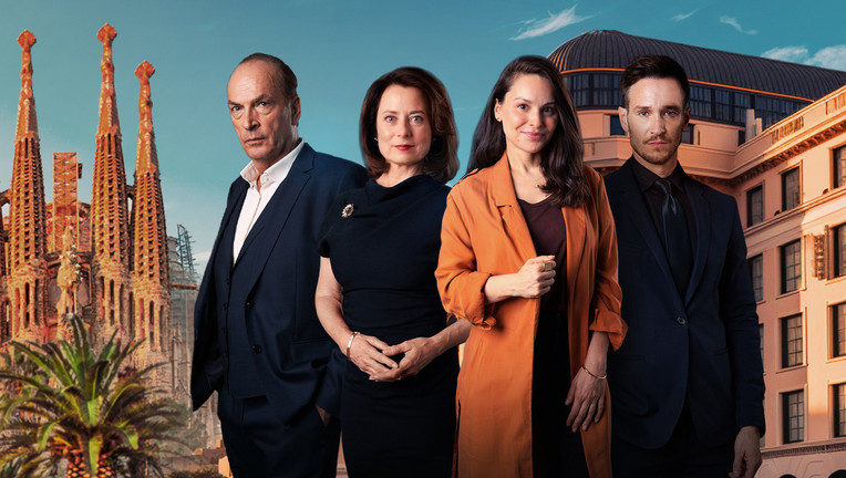 Von links: Viktor Hansen (Herbert Knaup), Isabel Santos (Inka Friedrich), Laura Santos (Mina Tander), Mateo Bonachera (Vladimir Burlakov) // Foto: ZDF/Lucía Faraig /[M] FeedMe