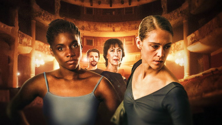 Von links: Flora (Suzy Bemba), Sébastien (Raphaël Personnaz), Diane (Anne Alvaro), Zoé ((Ariane Labed)
ZDF/Victoria Production (Newen France) / [M] FeedMee