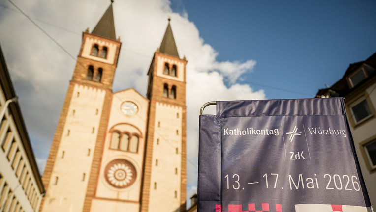 Das Motto des 104. Katholikentag lautet: "Hab Mut, steh auf!". Der Katholikentag wird Würzburg fünf Tage lang in ein großes Fest des Glaubens und der Begegnung verwandeln. 
ZDF/ Maximilian von Lachner