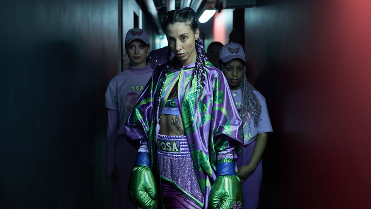 Lea (Madeleine Martin) steht bereit für ihren WM-Kampf.
Copyright: ZDF/Dynamic /Nutzung des Bildes nur in Verbindung mit der Sendung inkl. Social Media 