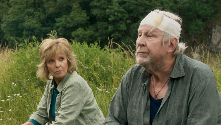 Petra (Ulrike Kriener) und Erik (Rolf Lassgård) sind am Tiefpunkt der gemeinsamen Reise angekommen. Immerhin ist ihnen ein niedlicher Hund zugelaufen.
ZDF/ Martin Farkas