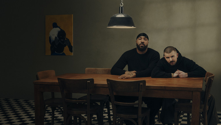 von links: OG KEEMO / Name: Karim Joel Martin, Funkvater Frank / Name: Dominic D’Amato
Copyright: ZDF/Maïscha Souaga
