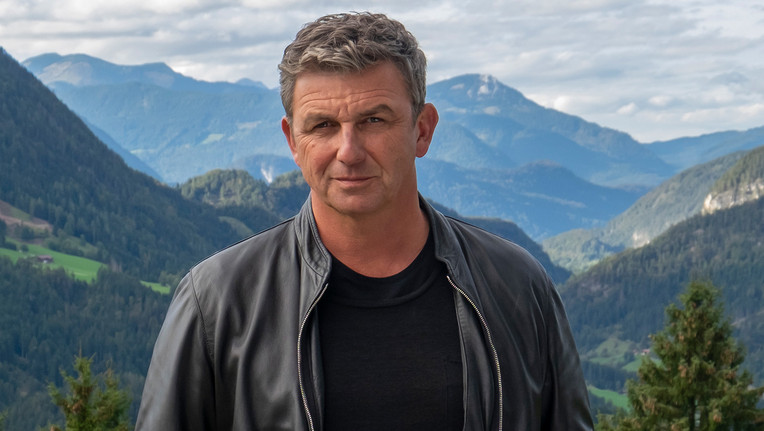 Hans Sigl spielt Dr. Martin Gruber in der erfolgreichen ZDF-Serie "Der Bergdoktor".
ZDF/Erika Hauri