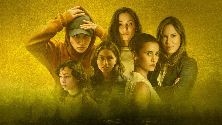 Von links: Zoe Brandt (Aennie Lade), Karen Holt (Franziska Hartmann), Lea Brandt (Lene Oderich), Sarah Reimers (Mina Tander), Marie Klein (Peri Baumeister), Anke Ritter (Anneke Kim Sarnau)

Copyright: [F] Georges Pauly / [M] Serviceplan