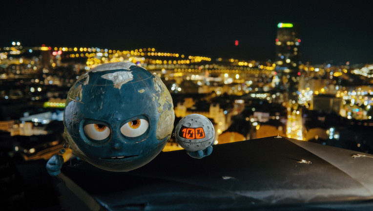 Der Countdown läuft: Die Welt mit Timer auf Hochhausdach in Bilbao, Spanien.
ZDF/Hannah Stief