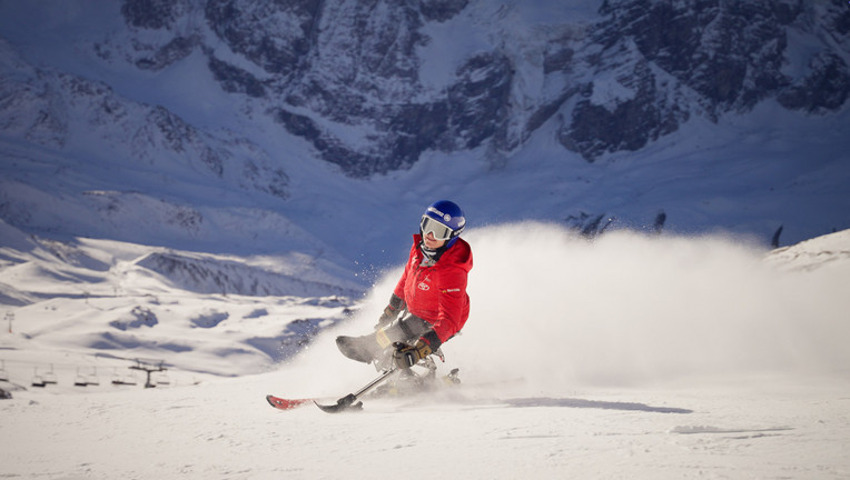Anna-Lena Forster auf dem Mono-Ski.