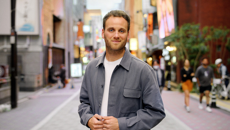 In Japan suchen viele junge Menschen nicht mehr die romantische Liebe. Welche Alternativen es dazu gibt, erkundet Psychologe Leon Windscheid.
ZDF/Mika Völker