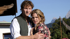 Sonja (Felicitas Woll) mit ihrem Verlobten Thomas (Thomas Unger). Copyright: ZDF / Jacqueline Krause-Burberg