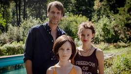 <br>Dominik Warta (links), Lena Watson (Mitte) und Jana McKinnon (rechts) beim Dreh von „Die Last geboren zu sein“ (AT)<br>Copyright: ZDF/Timm Kröger