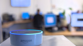 Alle Sprachaufnahmen, die "Alexa" aufnimmt, landen auf dem virtuellen Cloud-Server von Amazon. Foto: ZDF/Jürgen Heck